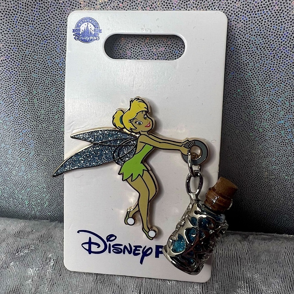 Disney pin Tinkerbell holding potion  cute collectable Peter Pan movie 🎥 iconic